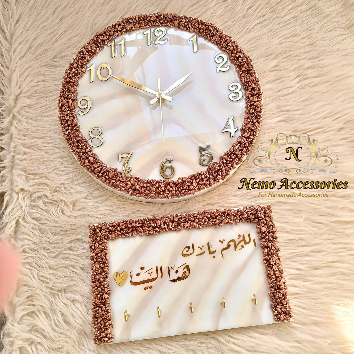 ساعة و تعليقة مفاتيح من الريزن
