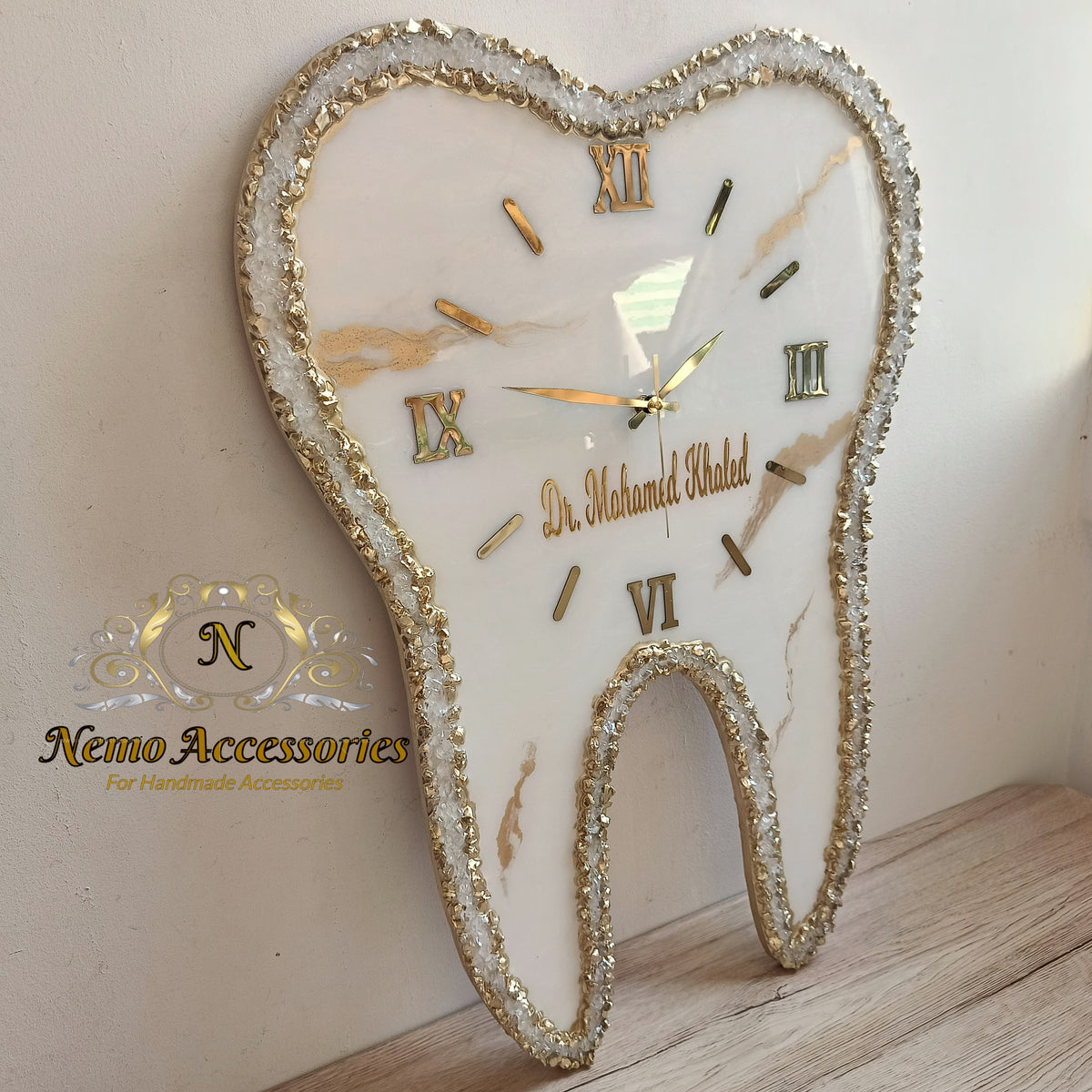 ساعة عيادة اسنان من الريزن