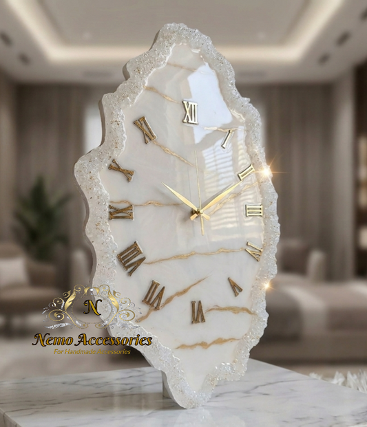ساعة مميزة من الرين و الاحجار